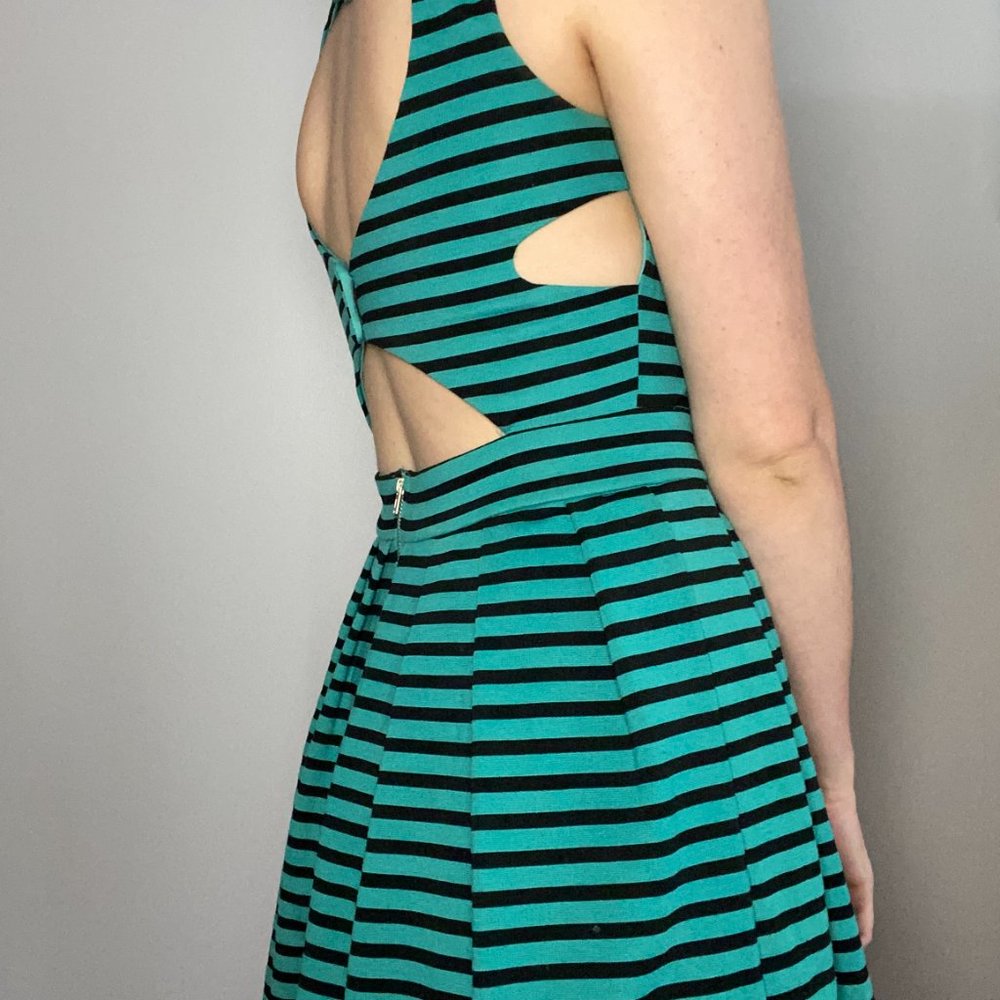 Chicabooti Green and Black Striped Dress - Picture 3 of 4